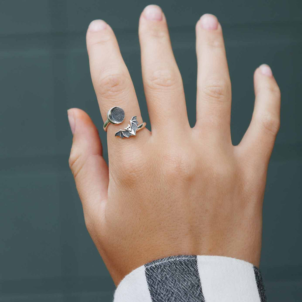 ニックウォーカー Love Bats Silver 41/50 Sterling Silver Adjustable Moon and Bat Ring - 1Pc – Plazko
