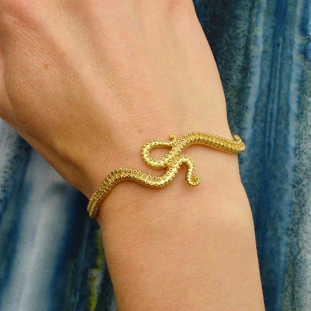 Punk Metal Skeleton Hand Coiled Spiral Gold Arm Bangle Armlet Armband For  Men And Women Fashionable Party Bracelet From Jingchengyan, $12.2 |  DHgate.Com